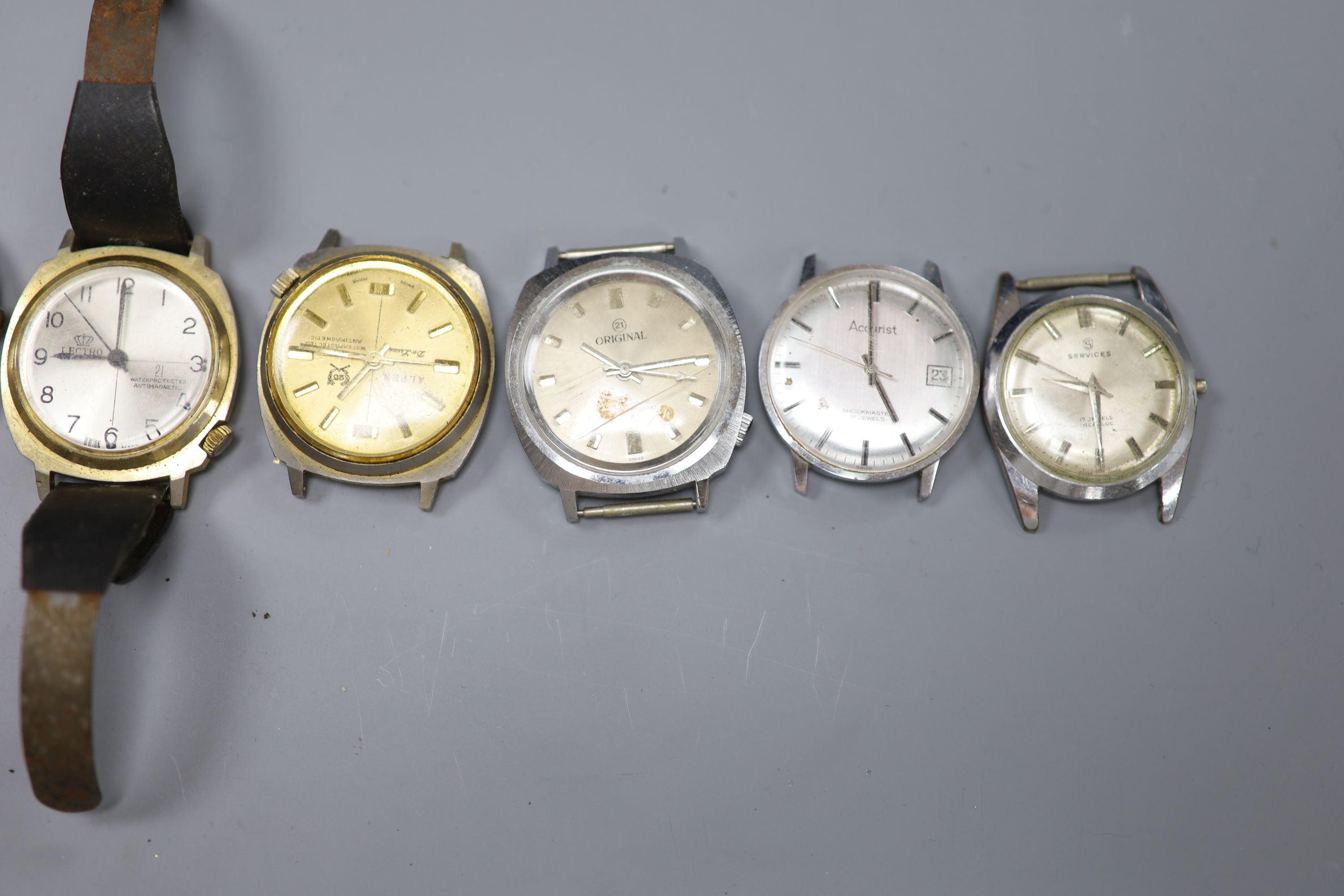 Seven assorted gentlemans wrist watches, including Avia, Alpen & Accurist.